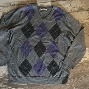 Great condition! Men's v neck sweater